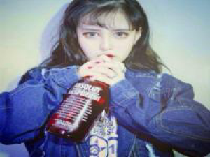 一个人，尤其是一个女