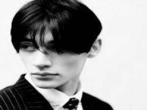 绝世男颜 这些年一个人走过，没