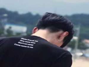 别哭别难过别一个人 一个人的世界，安静的