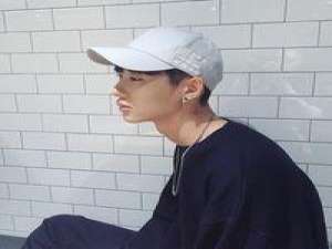 要知道 我虽一腔钟情 可绝不会唐突你 曾经、的回忆。是我放