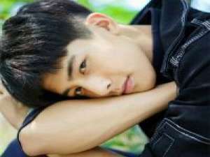 南方姑娘。 怪我懦弱不懂情深沉滞