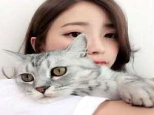 她的猫 我们每个人都得毫无怨