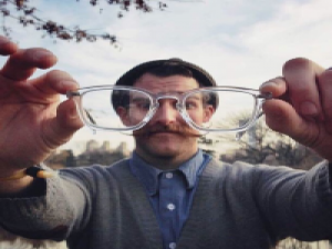 会说话的哑巴, 牵手是这个世界上最悲