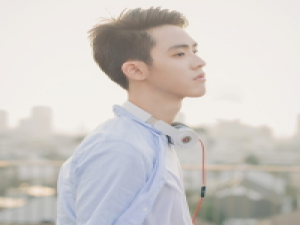 自截 id:日寐不袂 清醒的人不一定快乐