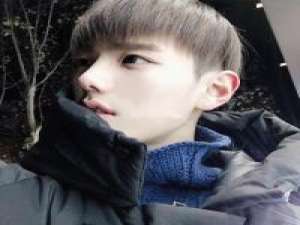 何思佳 何思佳 希望你爱的人都比我爱