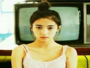 微风很轻柔。 像个路人看你生活 心