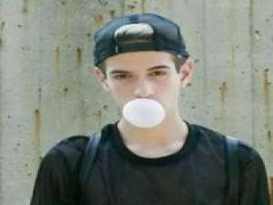 你见过山水饮风声，说余生山水再不相逢 我在人山人海里做不了