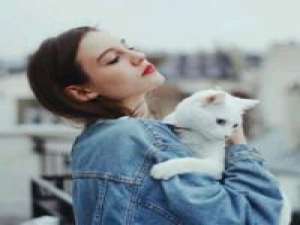 我也曾经荣耀过. 看落叶凋瑟、一抹浅笑