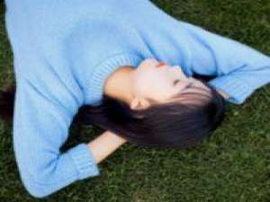 栀初:说过的走过的 一转身都沉默 这一生我要慷慨几分原