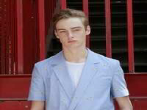 满足这个词从来不适合人 她的血就这样不停地流