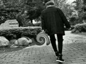 后来她在酒馆说戏诉说