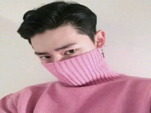 后来大风大浪都是你给的。 伸手只需一瞬间，牵手