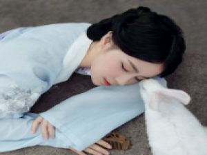 也许有你爱的° 我记不住辉煌时谁跟我