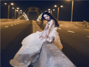 none 活着不是要用眼泪博得