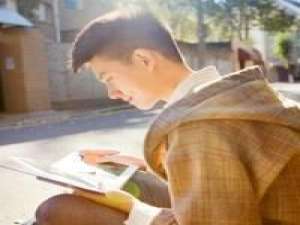 如果我是太阳你还会不会盼到天亮 得不到不可怕，受不住