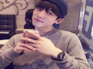 黎 看时间不是为了起床，