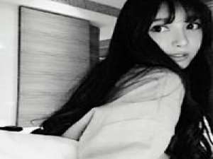 对面朋友 不敢注视镜子太久，因