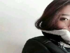 我的双脚像踩着沙，陷