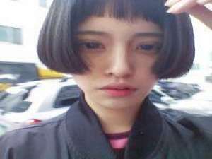 嗯反正我喜欢短头发 如果你喜欢爱笑的女孩