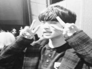 Mr.c  （ 黑白男头 ） 不愿再望见那向背的孤