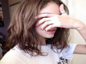 人不怕走在黑夜里，就