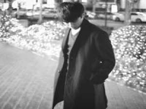 相遇总是措手不及而分离却是蓄谋已久. 长大后谁不是离家出走