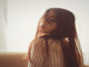 独揽萤火，照亮寂寞。