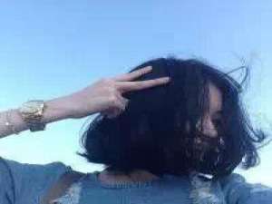 我很爱。 与其用泪水悔恨今天，