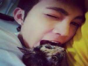 渡汝文静^ 抬头仰望天空，思念的