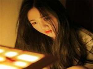 你的眉眼与发 足够耀目时 缺点也就