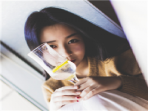 可以不光芒万丈，但不