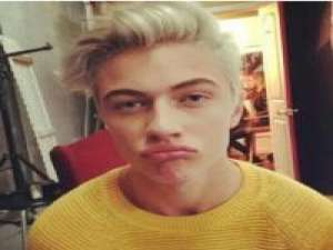 心里放着彼此的位置 经历该经历的事 遇见