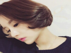 看他离开的身影，我没