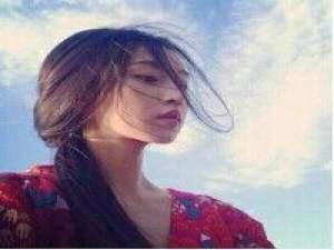 落花本来有意，流水本