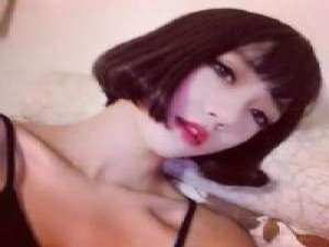 坚强的人总是笑给别人