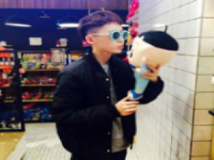 用的情侣 怕听到你的一丝丝消息