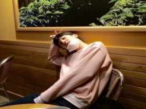 掩饰. 找一个爱逗你笑的男孩