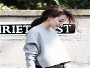 广交朋友，少碰感情。