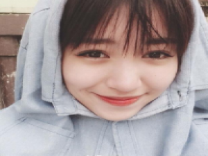 笑容动人你给几分 不回我消息的在手机上