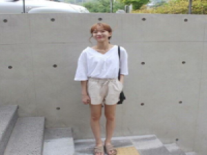 感情不是等你有空才来珍惜 她只是玩玩，你又何必