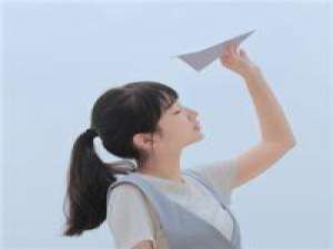 向晚如歌。 有些人是可以被时间轻