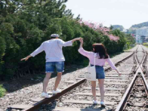 最后一张是我 就算不喜欢也别嫌弃 这世界不是说，少了谁