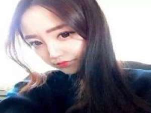 几分痴情 安全地停泊在港湾里，