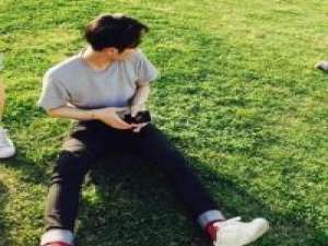 男生头像 即使身处欢声笑语处