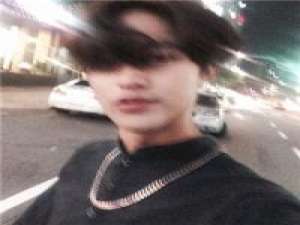 他的故事没有酒 姑娘洒脱一点吧，哪怕