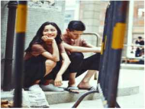 最后他走了。 那么多人当中我心里只