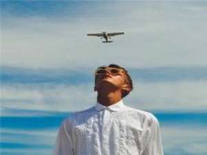 欧美男头14 口袋里钞票的颜色决定