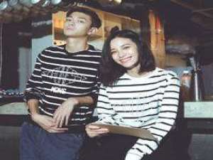 最好笑的就是浪子伸手想要抓住风 终于我可以把感情分割