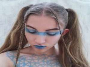 我拼命对自己敷衍,你