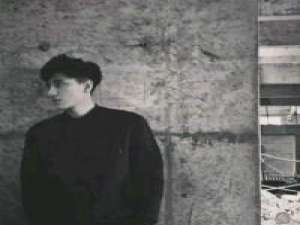 把枪藏进风衣 最好的爱情，就是可以